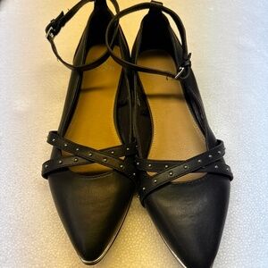 Report Tarragon women's flats in black with a pointed toe, ankle strap, and stud